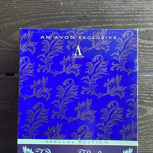 - NRFB Vintage 1995 AVON ~ Winter Velvet Barbie Doll ❄️ - Picture 7 of 16